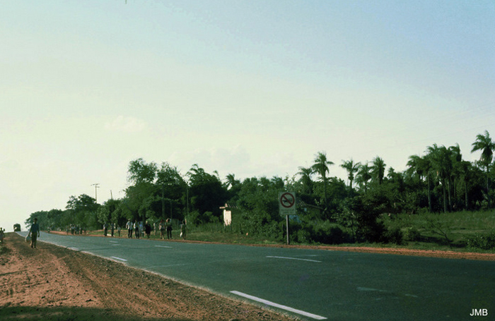 AÑO 1976 - COLOR - VIDA CAMPESINA EN PARAGUAY (JOSÉ MARÍA BLANCH)